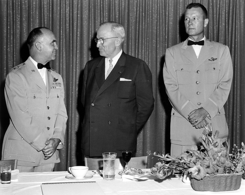 Former President Truman and two officers at dinner, Richards-Gebaur Air ...