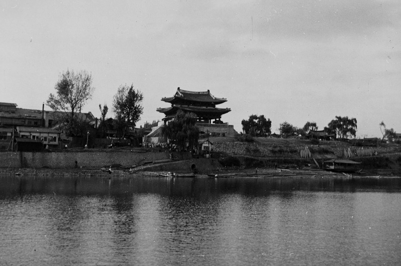 Ficheiro:Fishing on the Taedong River 대동강 in Pyongyang