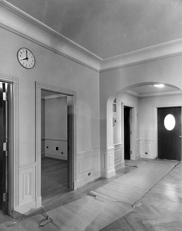 northwest-view-at-end-of-third-floor-corridor-of-white-house-during