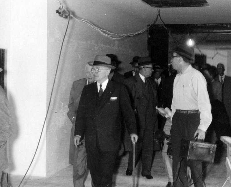 Harry S Truman Walking With His Cane As He Tours The Truman Library With 822 Club Harry S Truman 5949