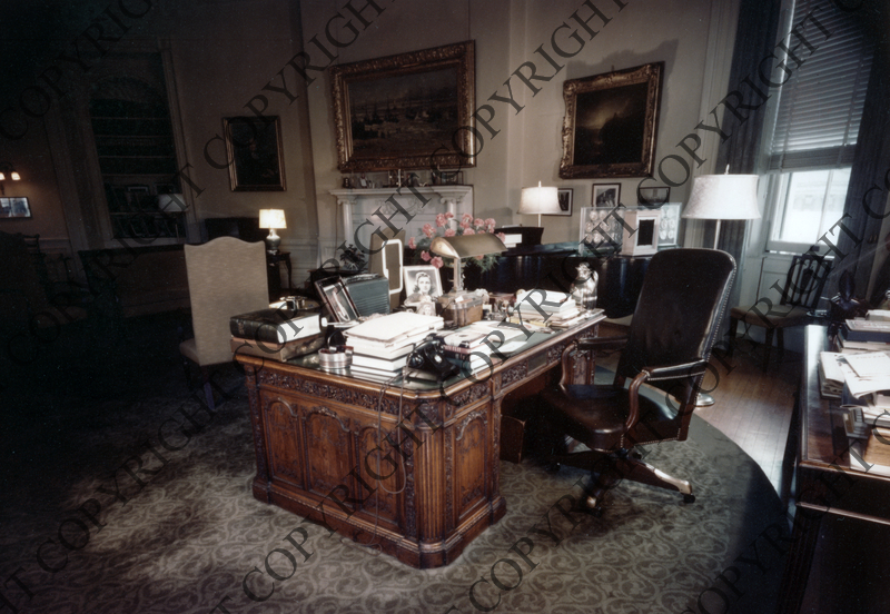 Truman deals study table